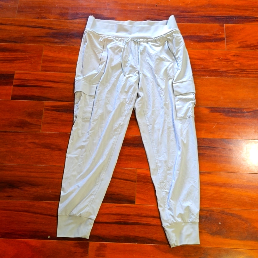 Womens size 10 Athleta brand grey colored high rise cargo pant